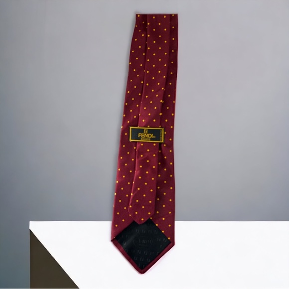 Classic and Timeless Fendi Cravatte Tie Handmade in Italy Pure silk polka dots - Picture 3 of 6